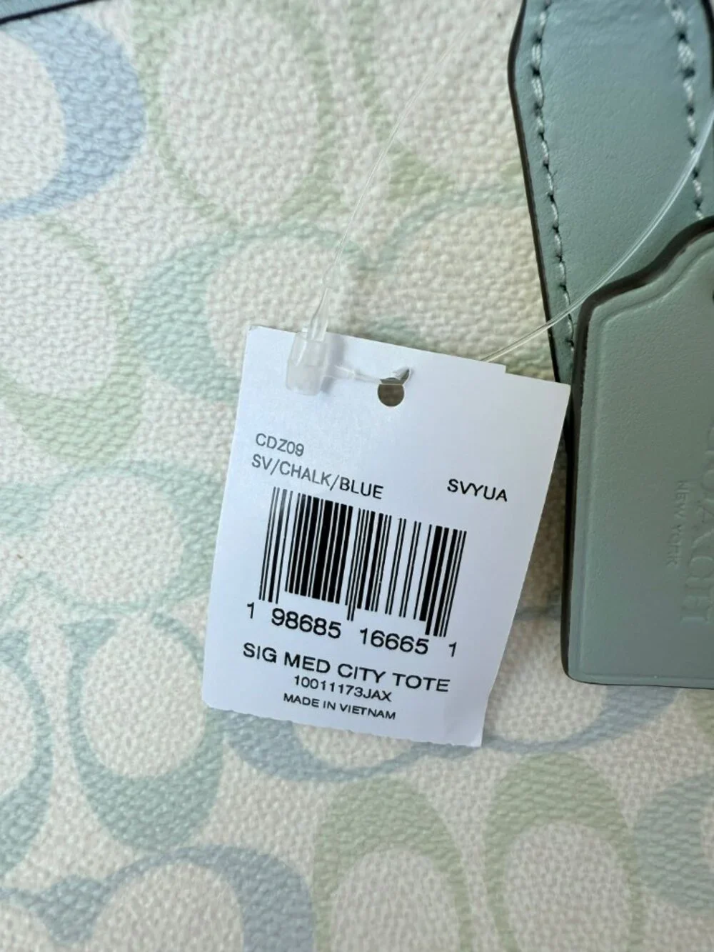 coach Medium City Tote Bag In Signature Canvas cdz09